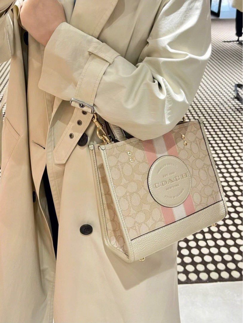 Coach Dempsey Tote 22 In Signature Jacquard