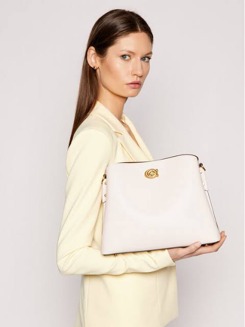 COACH
Willow Shoulder Bag
