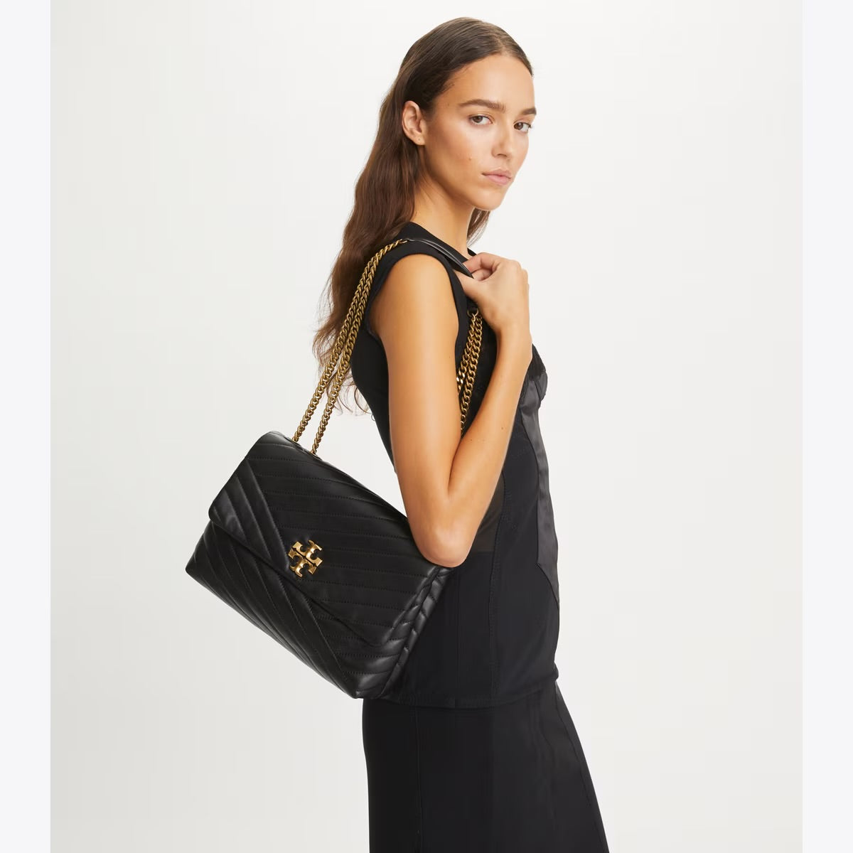 TORY BURCH
Kira Chevron Convertible Shoulder Bag in black leather